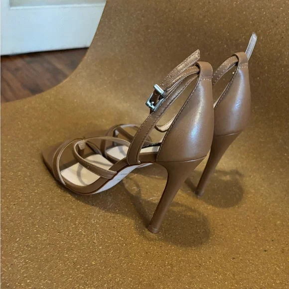 Brown leather heeled thong sandals 7.5 - Picture 3 of 8